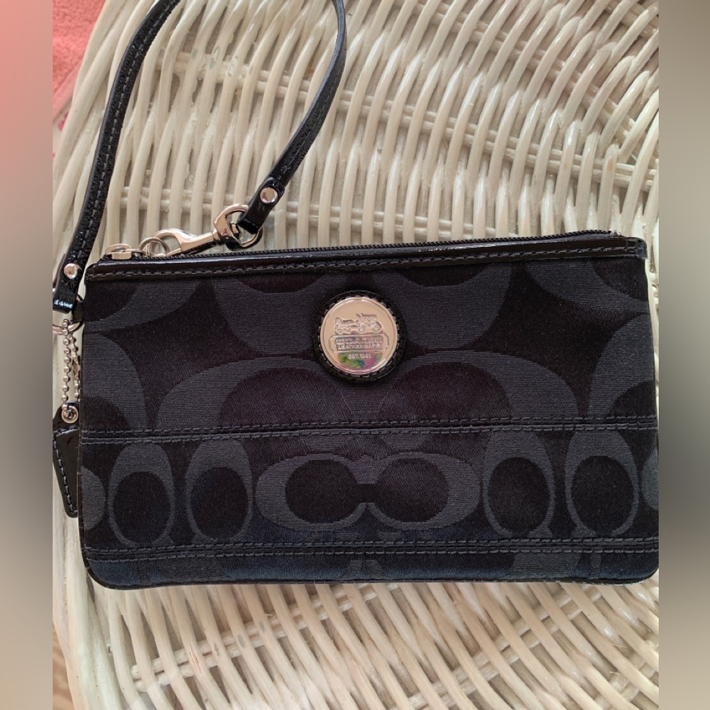 Coach Signature Black Wristlet EUC
